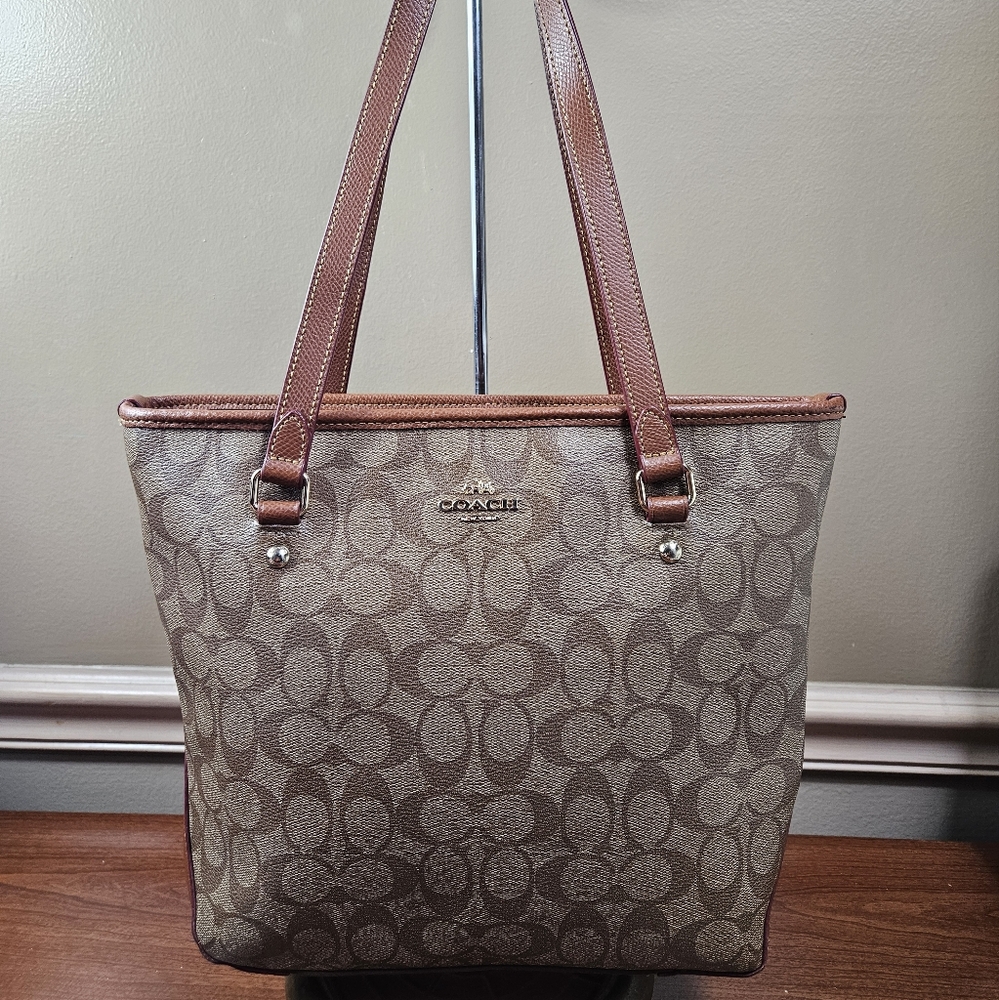 Coach Signature Zip Top Tote F34603